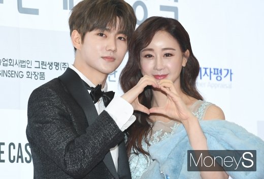 [머니S포토] 진화·함소원 '우린 원앙부부'…하트 발사