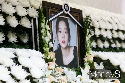 [머니S포토] 구하라 빈소 꾸려진 강남성모병원, 팬들 조문 가능