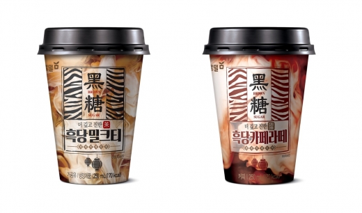 더 깊고 진한 흑당밀크티(왼쪽), 더 깊고 진한 흑당카페라떼/사진=푸르밀