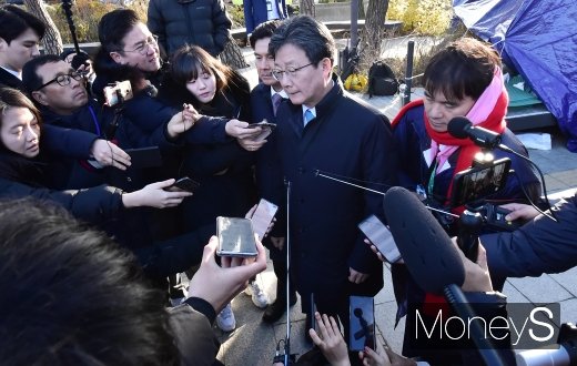 [머니S포토] 유승민, '황교안 대표에게 단식 중단하라' 권유