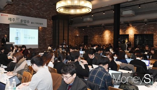 [머니S포토] 오리온 '제주용암수' 출시 기자간담회 개최