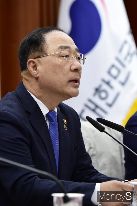 [머니S포토] 홍남기 부총리, 