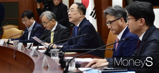[머니S포토] 홍남기 부총리, 