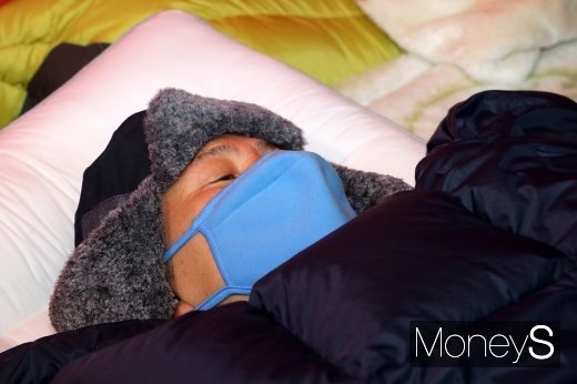 황교안 자유한국당 대표가 26일 서울 청와대 분수대 앞 천막에서 7일째 단식을 이어가고 있는 모습. /사진=임한별 기자    