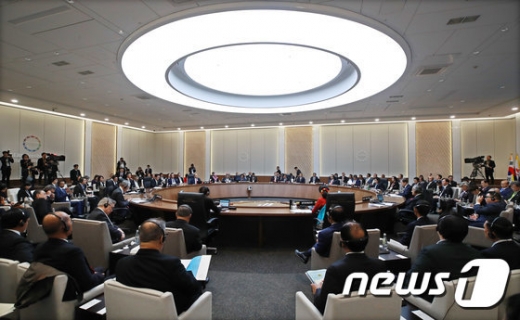 문재인 대통령이 26일 부산 벡스코 컨벤션홀에서 열린 2019 한-아세안 특별 정상회의 제1세션에 참석해 발언하고 있다. /사진=뉴스1