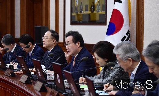 [머니S포토] 이낙연 총리, 