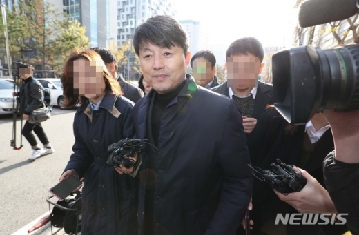 유재수 전 부산시 경제부시장 27일 영장실질심사 출석하는 모습. /사진=뉴시스   