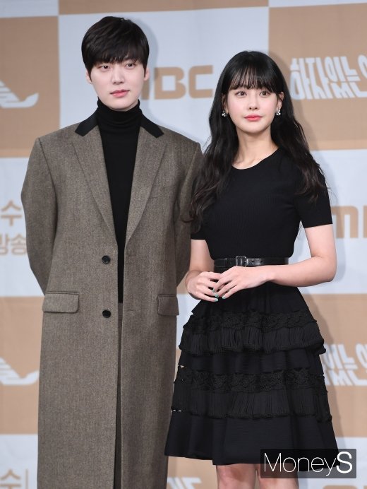 [머니S포토] 안재현·오연서 '어색한 기류'