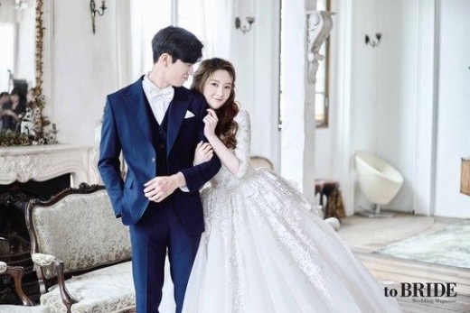 '티아라 출신' 한아름 웨딩화보, 훈남 남편 '눈길'