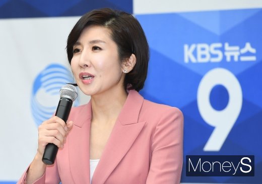 [머니S포토] 이소정 '뉴스9 메인 앵커로 인사드려요'