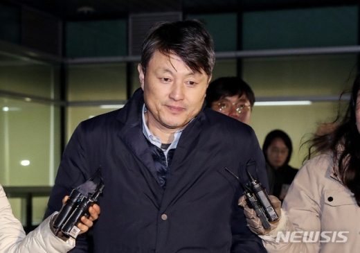 '뇌물수수 혐의' 유재수 전 부시장 구속(속보)