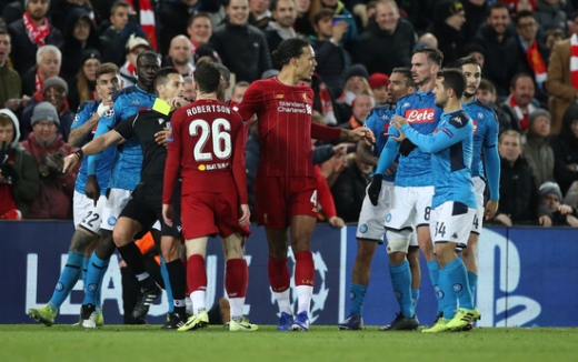 28일 영국 리버풀 안필드에서 열린 2019-2020 시즌 유럽축구연맹(UEFA) 챔피언스리그 조별리그 E조 5차전에서 나폴리와 1-1로 비긴 리버풀. /사진=로이터