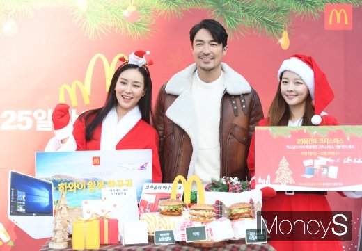 [머니S포토] 다니엘 헤니 '25일간의 크리스마스와 함께해요~'