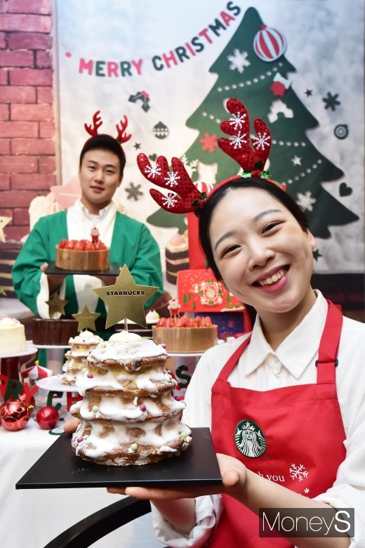 [머니S포토] 스타벅스 '2019 크리스마스 홀케이크' 12월 2일부터 예약 판매 돌입