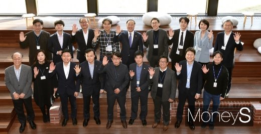 [머니S포토] 서울바이오허브 방문한 홍남기 부총리