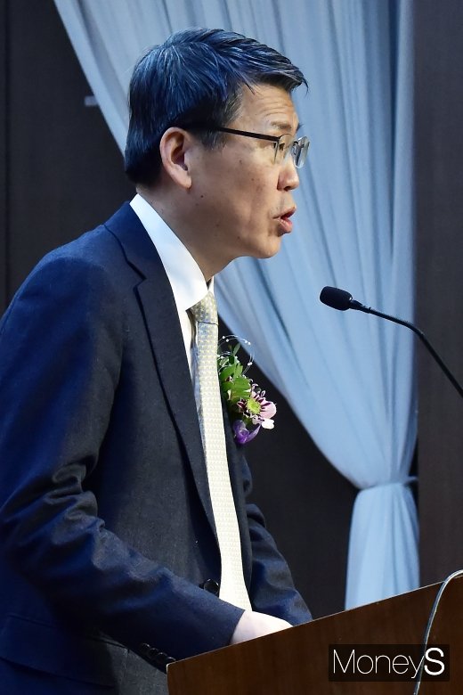 [머니S포토] 은성수 금융위원장 