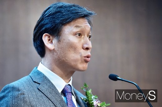 [머니S포토] 축사 전하는 김영문 관세청장