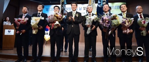 [머니S포토] 제13회 자금세탁방지의날, 유관기관 기념촬영