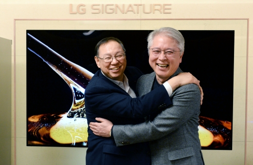 조성진 LG전자 부회장(왼쪽)과 권봉석 신임 CEO / 사진=LG전자