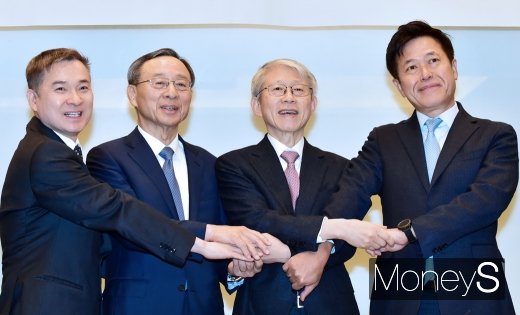 [머니S포토] 이통 3사 CEO 첫 대면한 최기영 과기부 장관