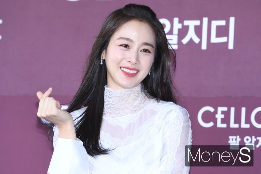 [머니S포토] 김태희 '미모가 반짝반짝'