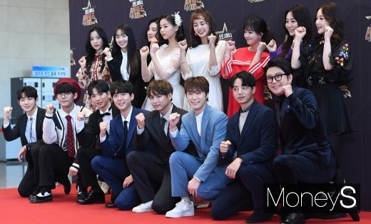 [머니S포토] 역대 보니하니들의 힘찬 파이팅!