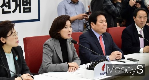 [머니S포토] 필리버스터 발언하는 나경원 원내대표