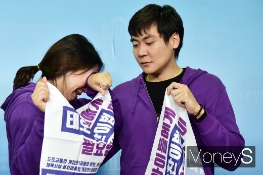[머니S포토] 눈물의 호소 외면하는 국회