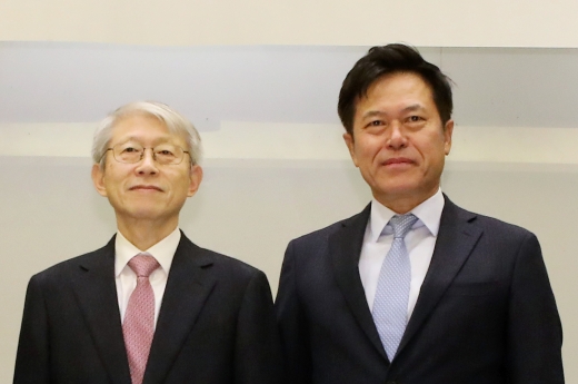 최기영 과학기술정보통신부 장관(왼쪽)과 박정호 SK텔레콤 사장. /사진=뉴시스