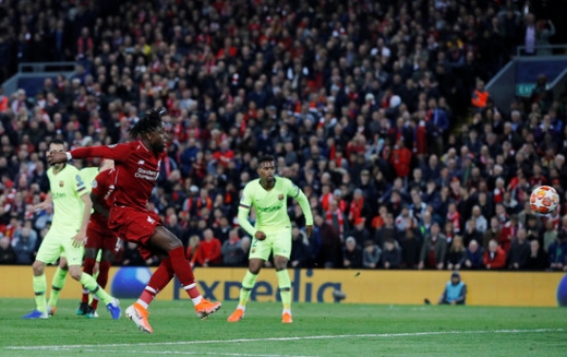 지난 5월 영국 리버풀 안필드에서 열린 2018-2019 UEFA 챔피언스리그 4강 2차전에서 트렌트 알렉산더-아놀드와 멋진 득점을 만들어내며 리버풀의 극적인 결승 진출을 이끌었던 디보크 오리기(오른쪽에서 두 번째). /사진=로이터