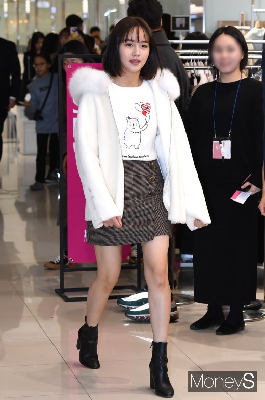[머니S포토] 김소현 '타임스퀘어 시선 싹쓸이~'