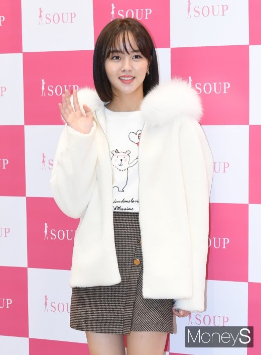 [머니S포토] 김소현 '쇼핑몰에 나타난 러블리 동동주'