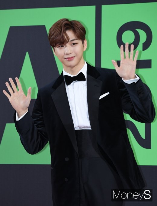 [머니S포토] 강다니엘 '누나들 마음 훔치는 멍뭉미'