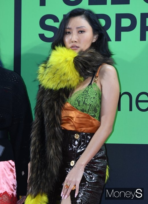 [머니S포토] 마마무 화사 '오늘 패션 어때요?'…독보적인 스타일