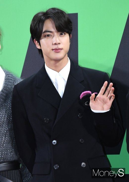 [머니S포토] 방탄소년단(BTS) 진 '아미 안녕~'(멜론 뮤직어워드)