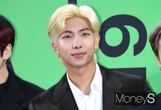 [머니S포토] 방탄소년단(BTS) RM, 멋진 금발 헤어(멜론 뮤직어워드)