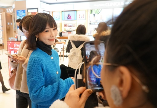 신라면세점, ‘왕홍 라이브 방송’으로 중국 밀레니얼 세대 잡았다