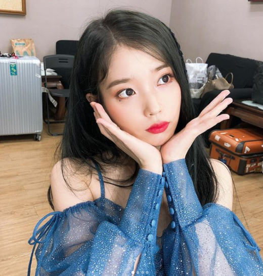 가수 아이유. /사진=아이유 인스타그램 캡처