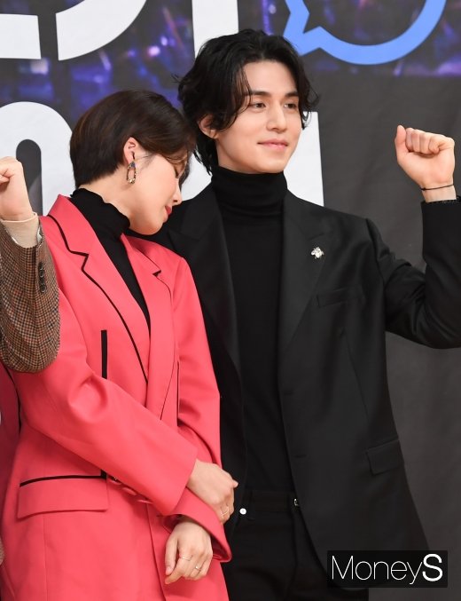 [머니S포토] 이동욱 품에 안긴 장도연