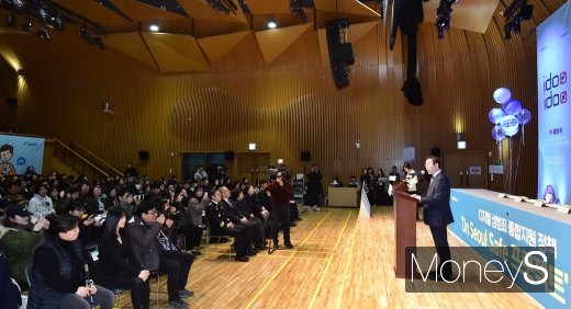 [머니S포토] 박원순 시장, 디지털 성범죄 피해구제 시스템 설명