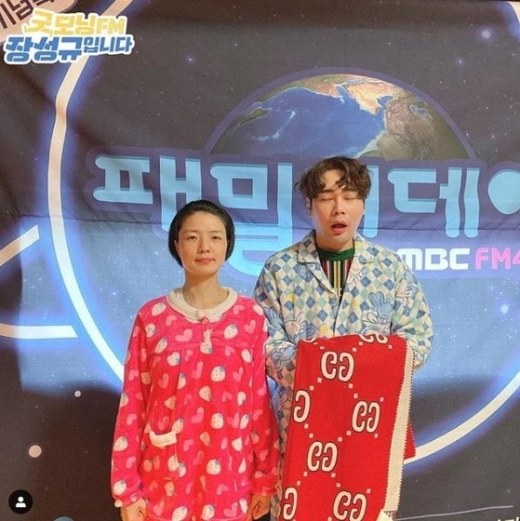 지난 2일 MBC FM4U '굿모닝FM 장성규입니다'의 특별 진행을 맡은 개그우먼 안영미와 가수 뮤지(왼쪽부터). /사진='굿모닝FM 장성규입니다' 공식 SNS