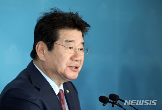 강석호 자유한국당 의원이 3일 서울 여의도 국회에서 당 원내대표 경선 출마 선언 기자회견을 하고 있다. /사진=뉴시스