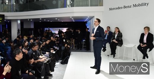 [머니S포토] 벤츠 모빌리티 사업 설명하는 기욤 프리츠 대표