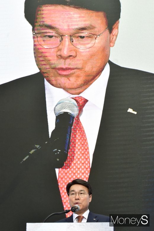 [머니S포토] 최정우 회장 