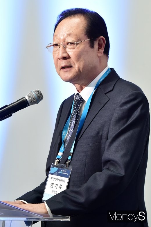 [머니S포토] 축사 전하는 권기홍 동반성장위원장