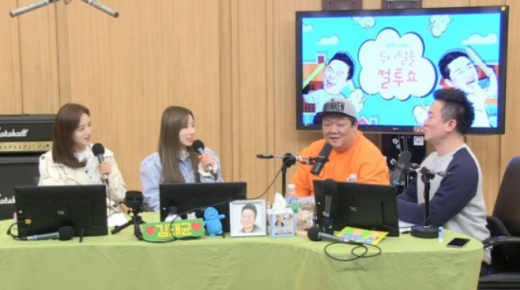 3일 SBS 라디오 '두시탈출 컬투쇼'에 출연한 그룹 레인보우 멤버 재경, 지숙, 스페셜 DJ 유민상, DJ 김태균(왼쪽부터). /사진=SBS 라디오 '두시탈출 컬투쇼' 보이는라디오 캡처