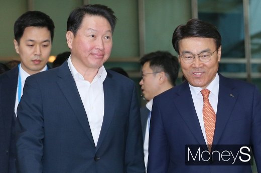 [머니S포토] 최정우·최태원 회장 한자리에