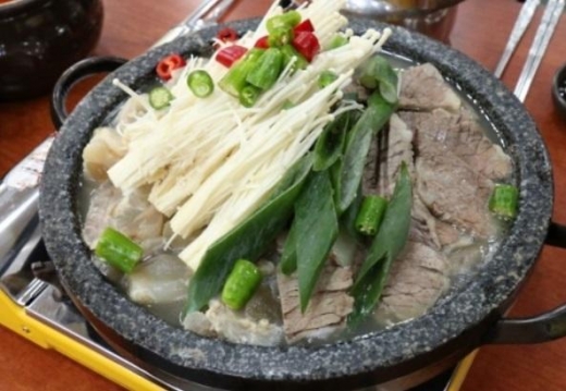 소고기3종 수육전골. /사진=포털사이트 네이버 플레이스 캡처           
