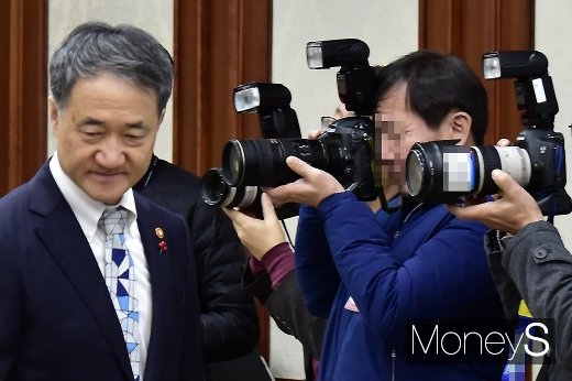 [머니S포토] 성남 유아 성추행 논란 발언 박능후 장관에 쏠린 이목