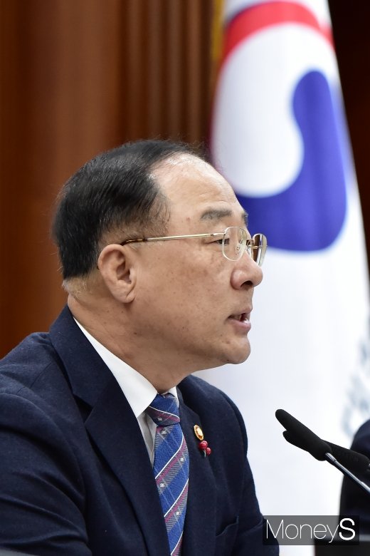 [머니S포토] 홍남기 부총리 